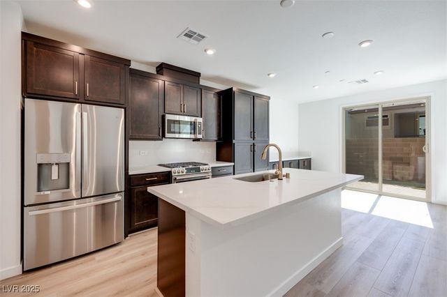 11905 Angle Cliff Avenue, Las Vegas, NV 89138