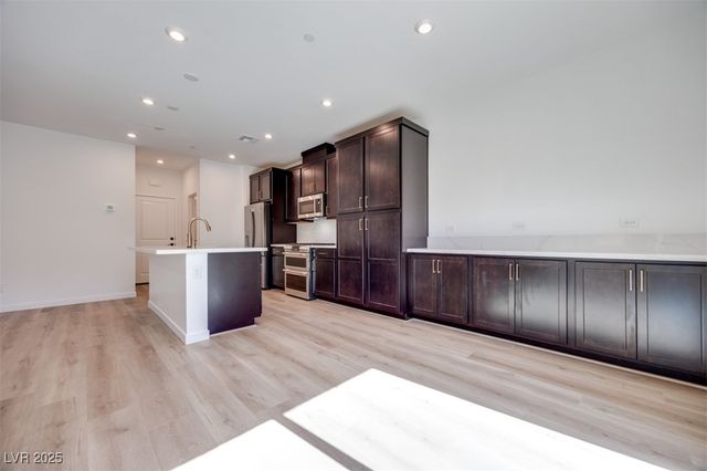 11905 Angle Cliff Avenue, Las Vegas, NV 89138