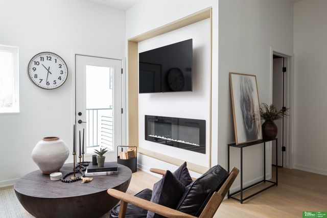 5321 Elmwood Plaza, Omaha, NE 68106