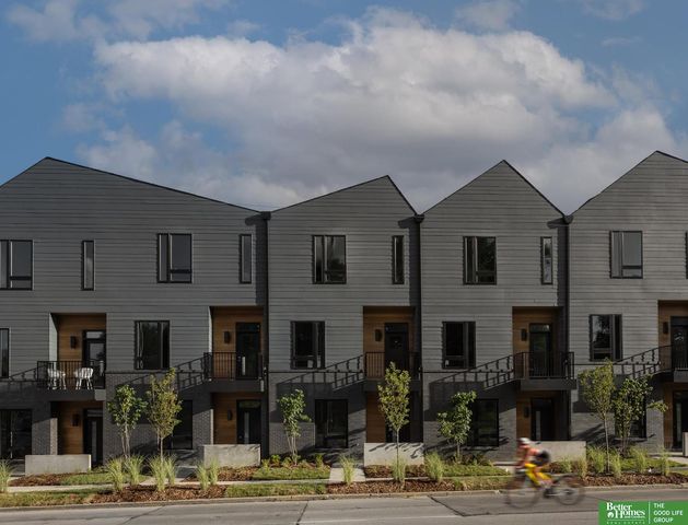 5321 Elmwood Plaza, Omaha, NE 68106