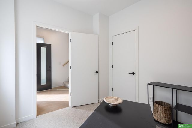 5321 Elmwood Plaza, Omaha, NE 68106