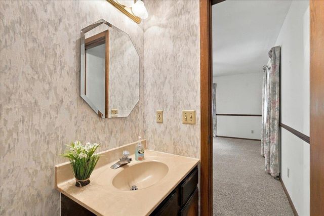 5302 Comanche Way, Madison, WI 53704