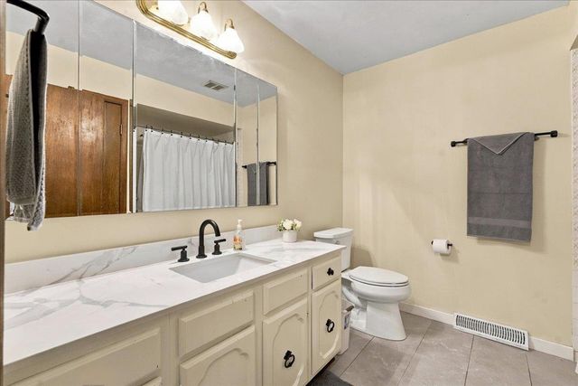 5302 Comanche Way, Madison, WI 53704