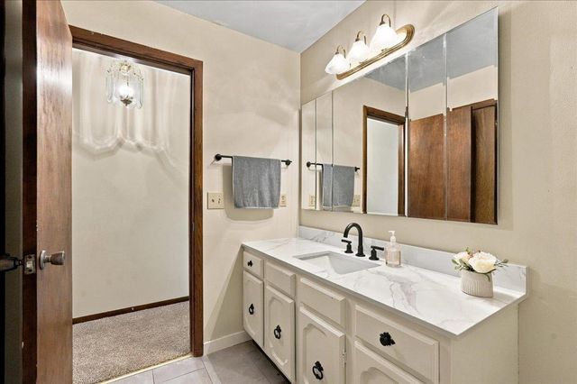 5302 Comanche Way, Madison, WI 53704