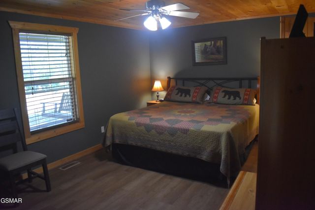 1722 Scenic Woods Way, Sevierville, TN 37876