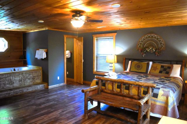 1722 Scenic Woods Way, Sevierville, TN 37876