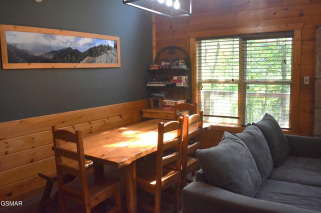 1722 Scenic Woods Way, Sevierville, TN 37876