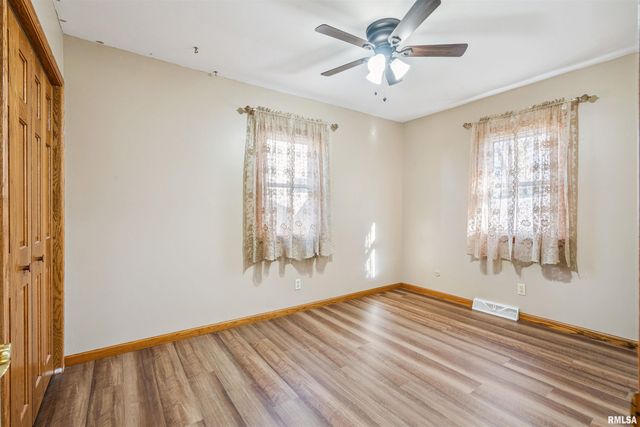 1025 N 13TH Street, Clinton, IA 52732