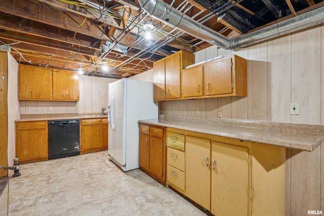 1025 N 13TH Street, Clinton, IA 52732