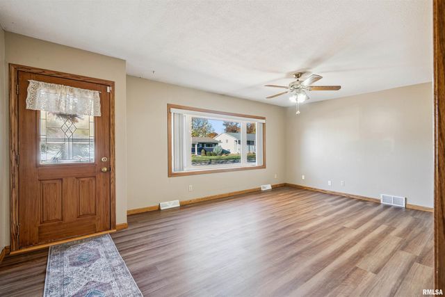 1025 N 13TH Street, Clinton, IA 52732