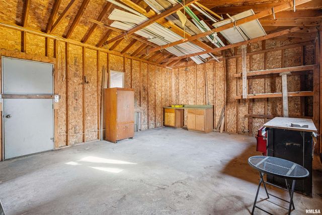 1025 N 13TH Street, Clinton, IA 52732