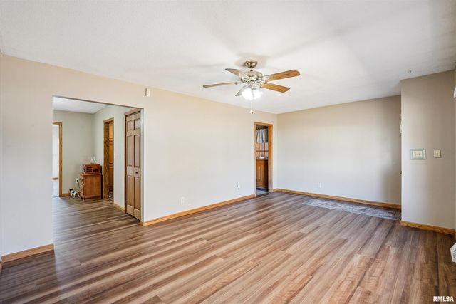 1025 N 13TH Street, Clinton, IA 52732