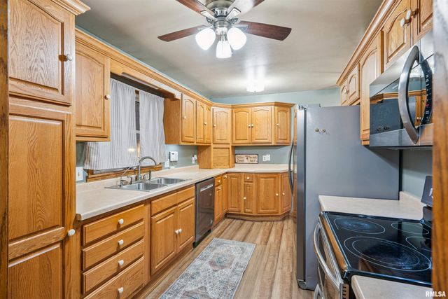 1025 N 13TH Street, Clinton, IA 52732