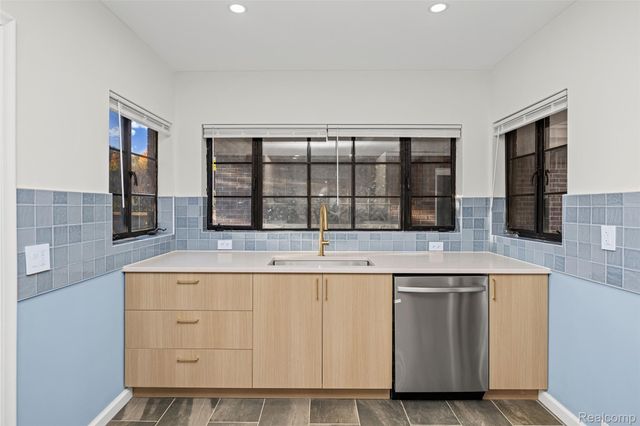 17240 Pontchartrain Blvd, Detroit, MI 48203