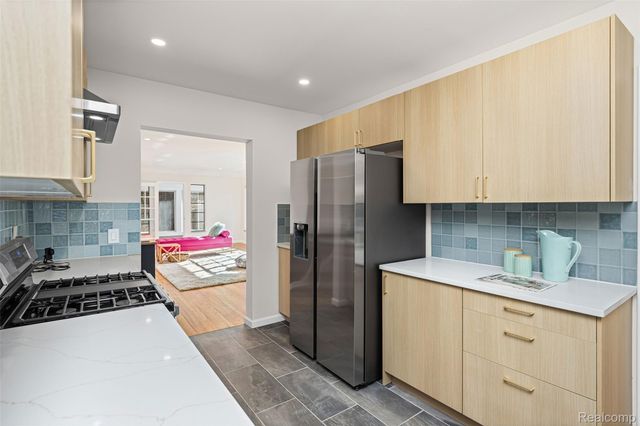 17240 Pontchartrain Blvd, Detroit, MI 48203