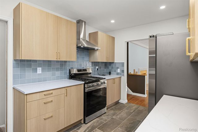 17240 Pontchartrain Blvd, Detroit, MI 48203