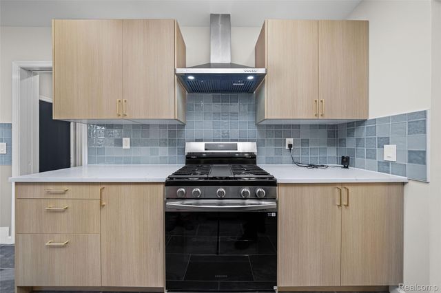 17240 Pontchartrain Blvd, Detroit, MI 48203