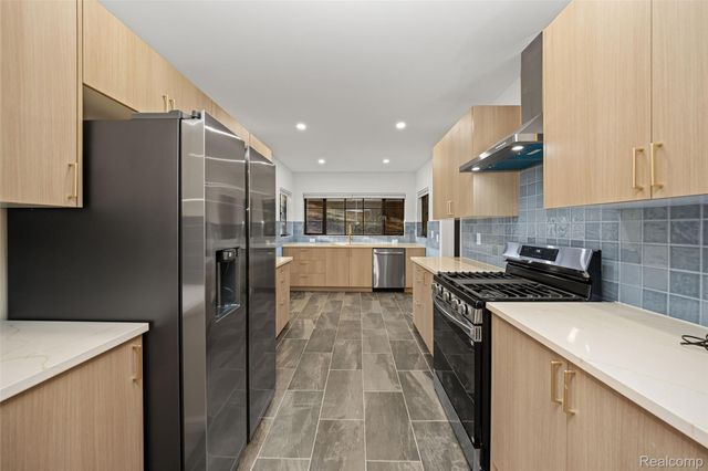 17240 Pontchartrain Blvd, Detroit, MI 48203