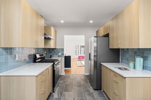 17240 Pontchartrain Blvd, Detroit, MI 48203