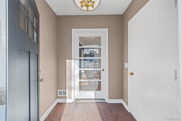 17240 Pontchartrain Blvd, Detroit, MI 48203