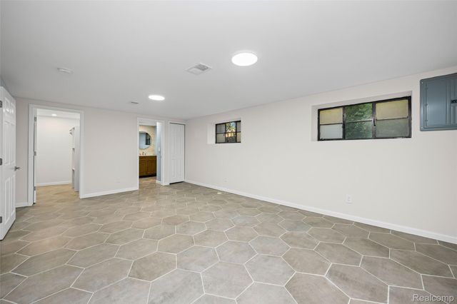 17240 Pontchartrain Blvd, Detroit, MI 48203