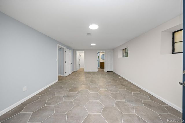 17240 Pontchartrain Blvd, Detroit, MI 48203