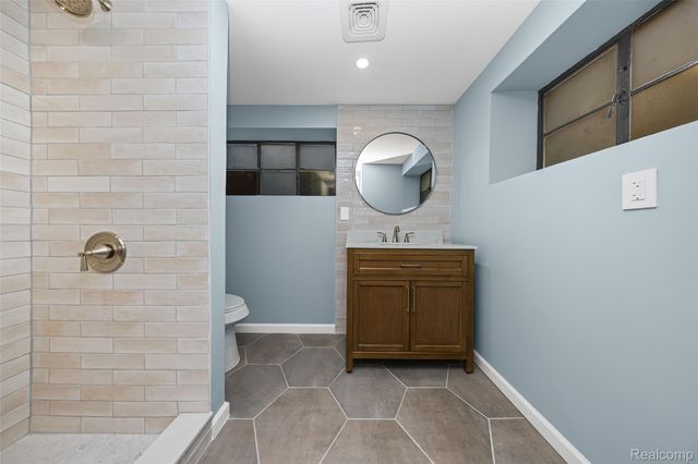 17240 Pontchartrain Blvd, Detroit, MI 48203