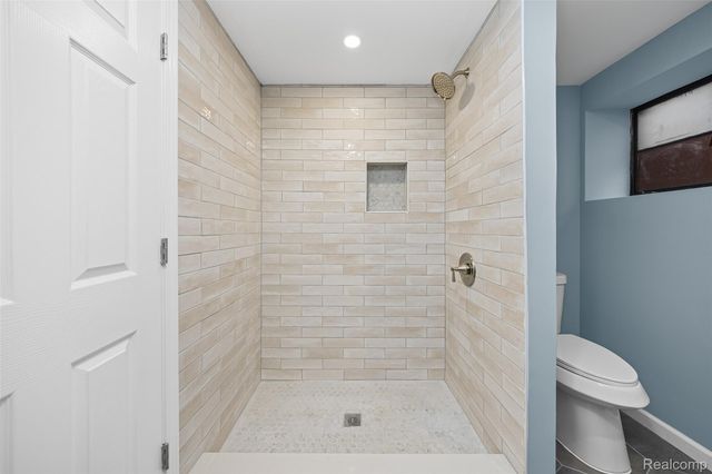 17240 Pontchartrain Blvd, Detroit, MI 48203