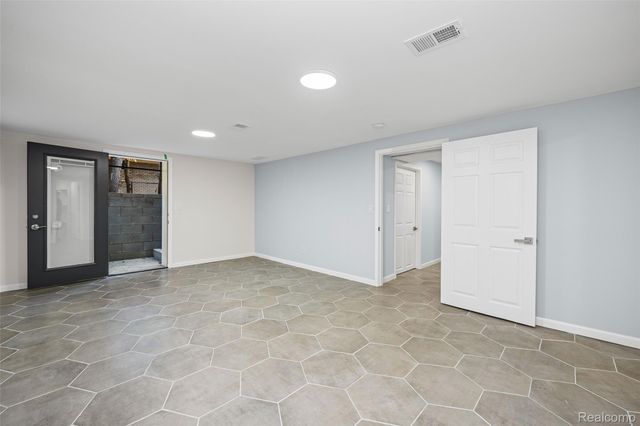 17240 Pontchartrain Blvd, Detroit, MI 48203