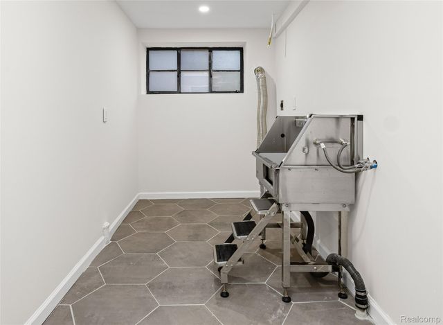 17240 Pontchartrain Blvd, Detroit, MI 48203