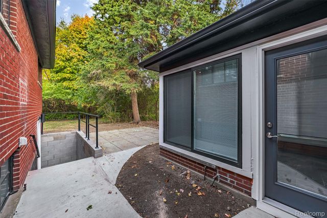 17240 Pontchartrain Blvd, Detroit, MI 48203