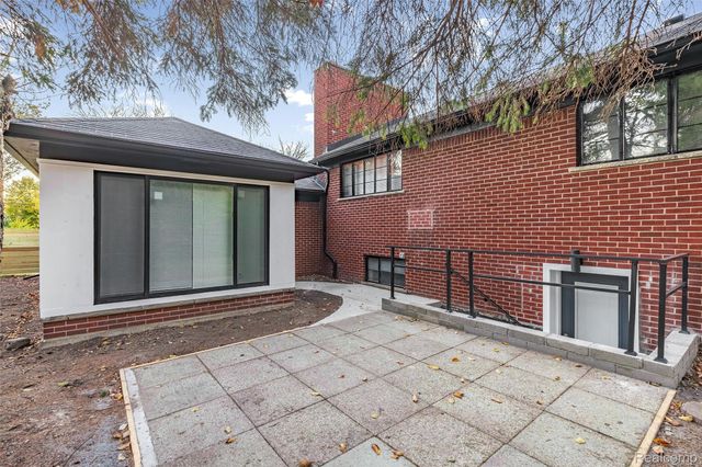 17240 Pontchartrain Blvd, Detroit, MI 48203