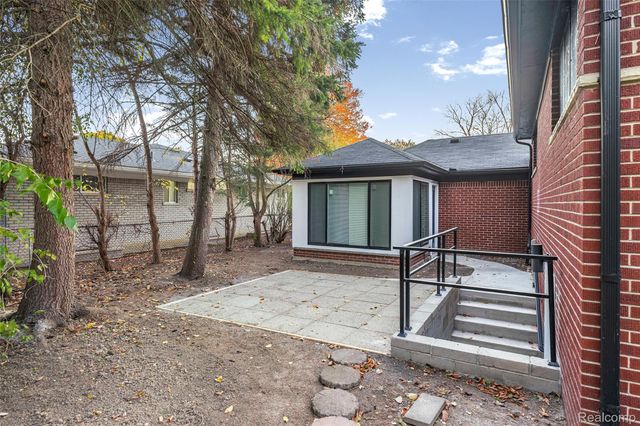 17240 Pontchartrain Blvd, Detroit, MI 48203