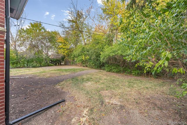 17240 Pontchartrain Blvd, Detroit, MI 48203