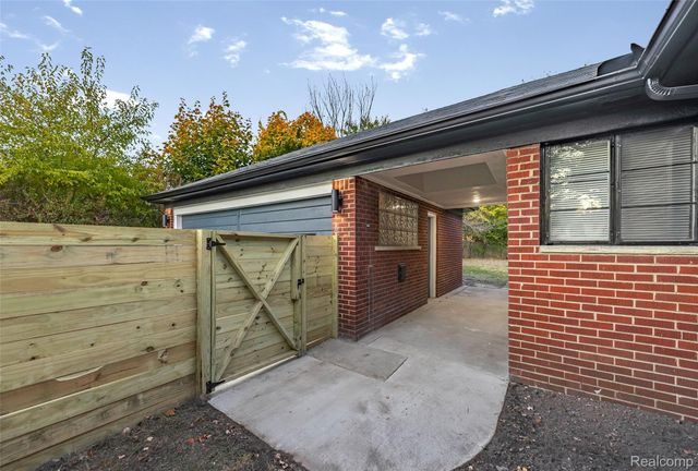 17240 Pontchartrain Blvd, Detroit, MI 48203