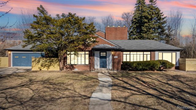 17240 Pontchartrain Blvd, Detroit, MI 48203