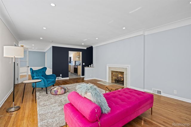 17240 Pontchartrain Blvd, Detroit, MI 48203