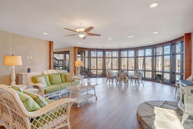 104 Arbor Lane, Huddleston, VA 24104