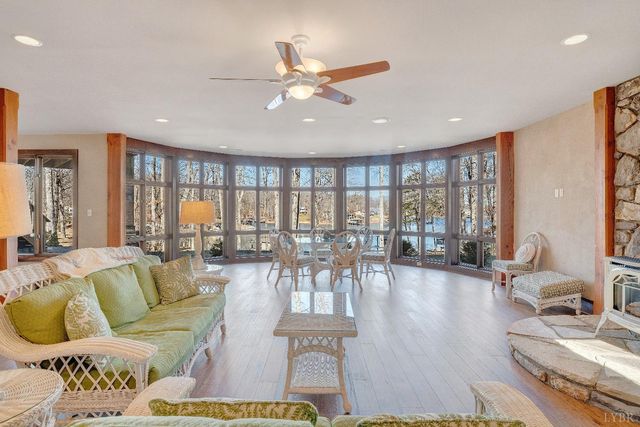 104 Arbor Lane, Huddleston, VA 24104