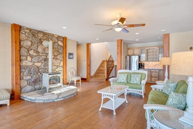 104 Arbor Lane, Huddleston, VA 24104