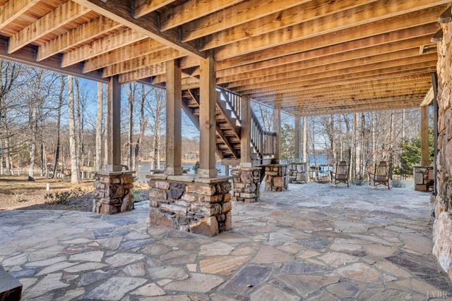 104 Arbor Lane, Huddleston, VA 24104