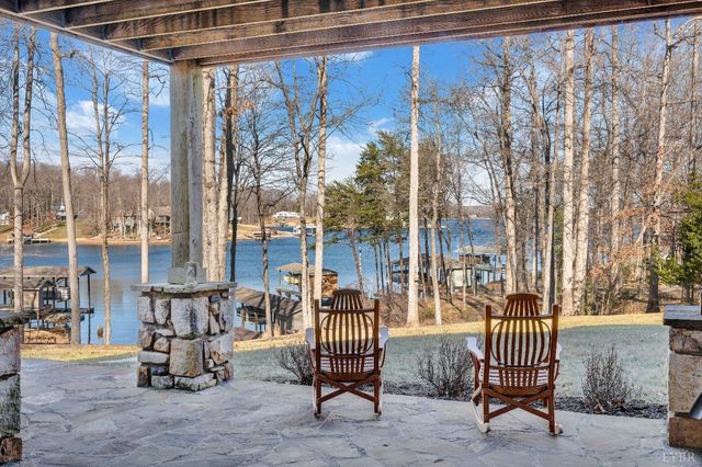 104 Arbor Lane, Huddleston, VA 24104