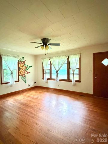 1132 S Rutherford Street, Blacksburg, SC 29702