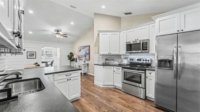 804 NESTLEWOOD COURT, Lakeland, FL 33813