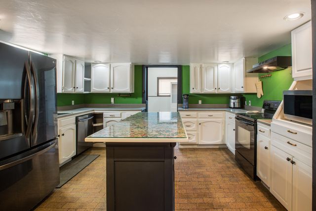 16 Bobolink Lane, Tijeras, NM 87059