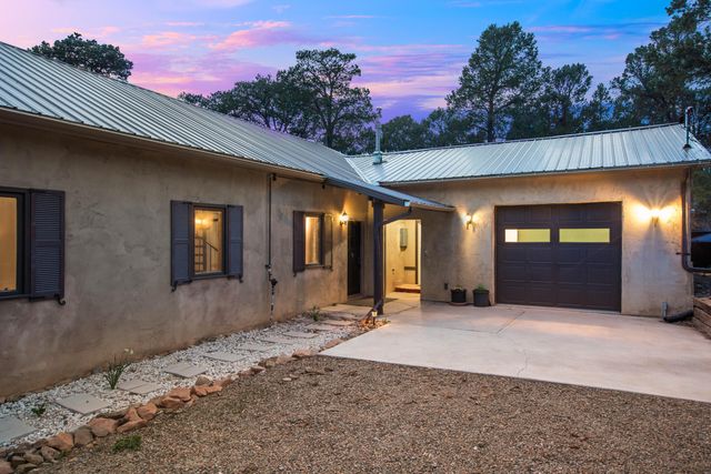 16 Bobolink Lane, Tijeras, NM 87059