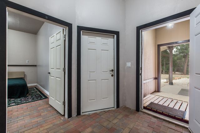 16 Bobolink Lane, Tijeras, NM 87059