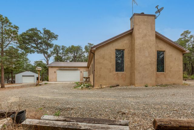 16 Bobolink Lane, Tijeras, NM 87059