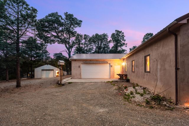 16 Bobolink Lane, Tijeras, NM 87059