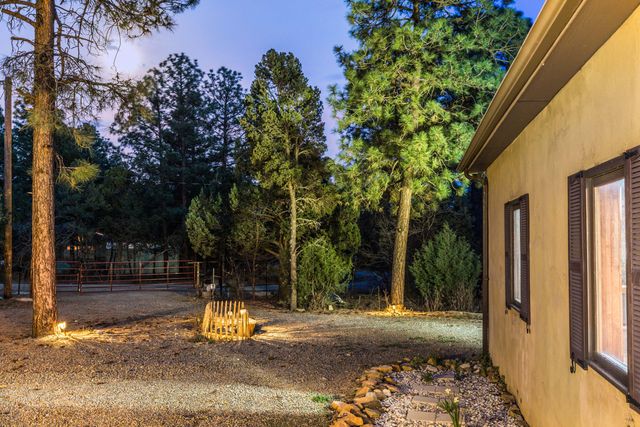 16 Bobolink Lane, Tijeras, NM 87059